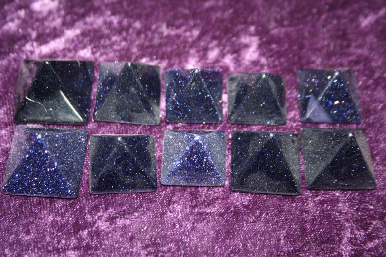 Pyramid 20mm - Purple Goldstone